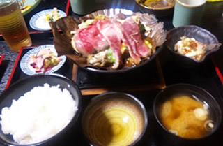 もちろん『しいたけ&飛騨牛の朴葉味噌焼き』